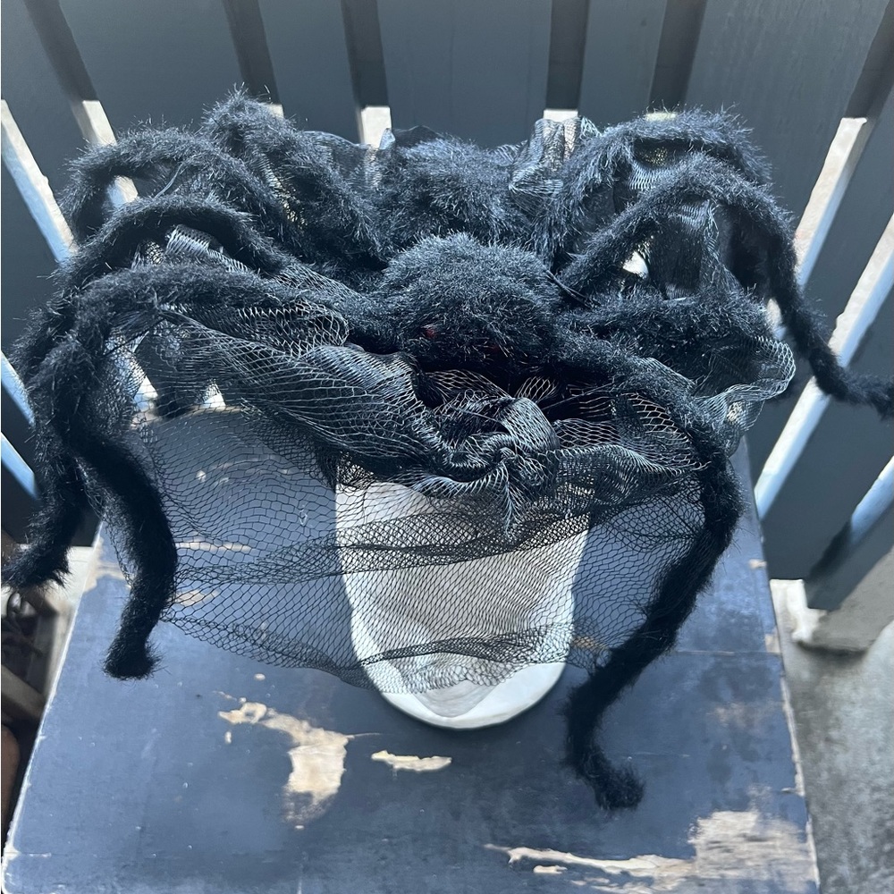 Custom-made Spider Fascinator - Picture 2 of 10